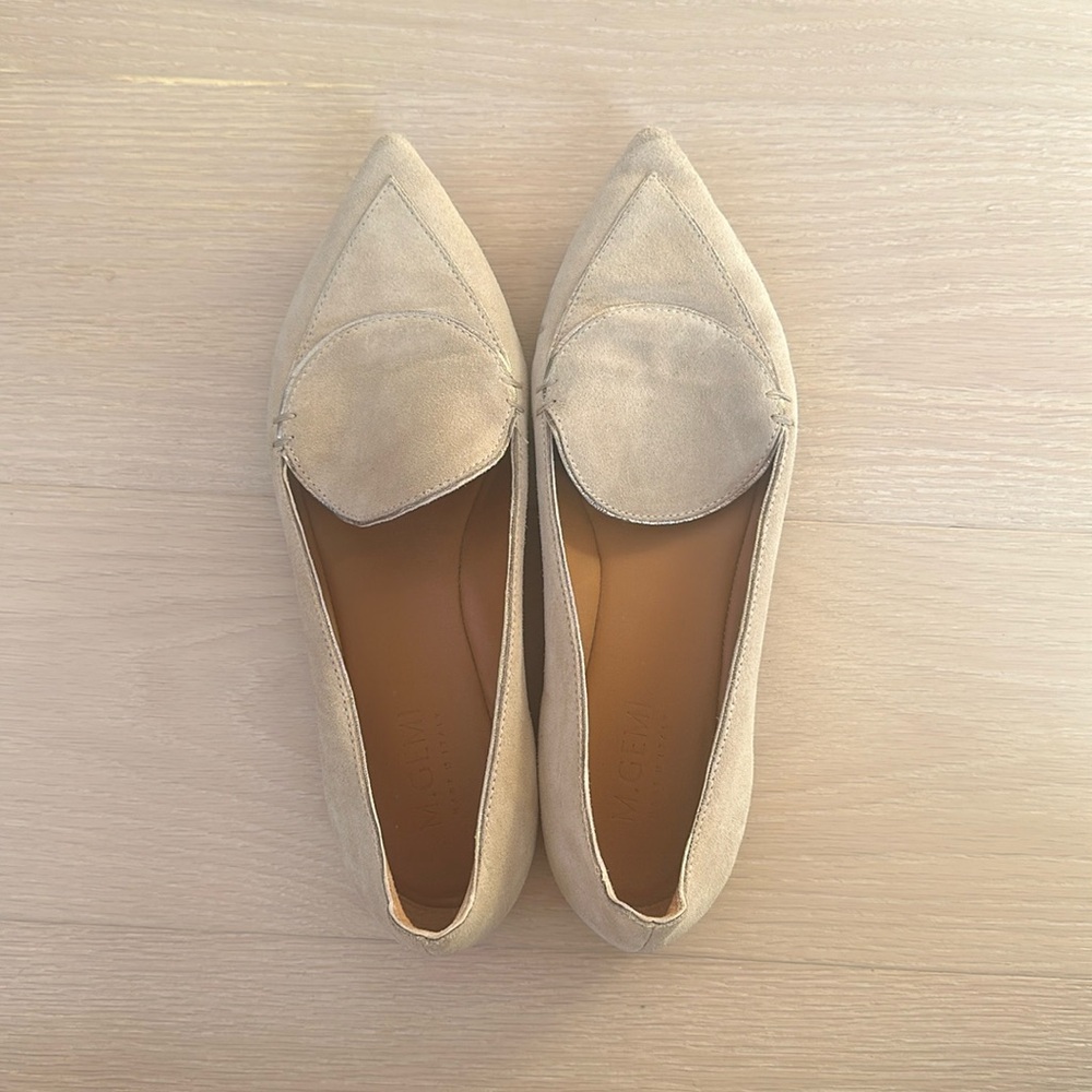 The Stellato Anello Suede Flat in color Latte Suede W8.5